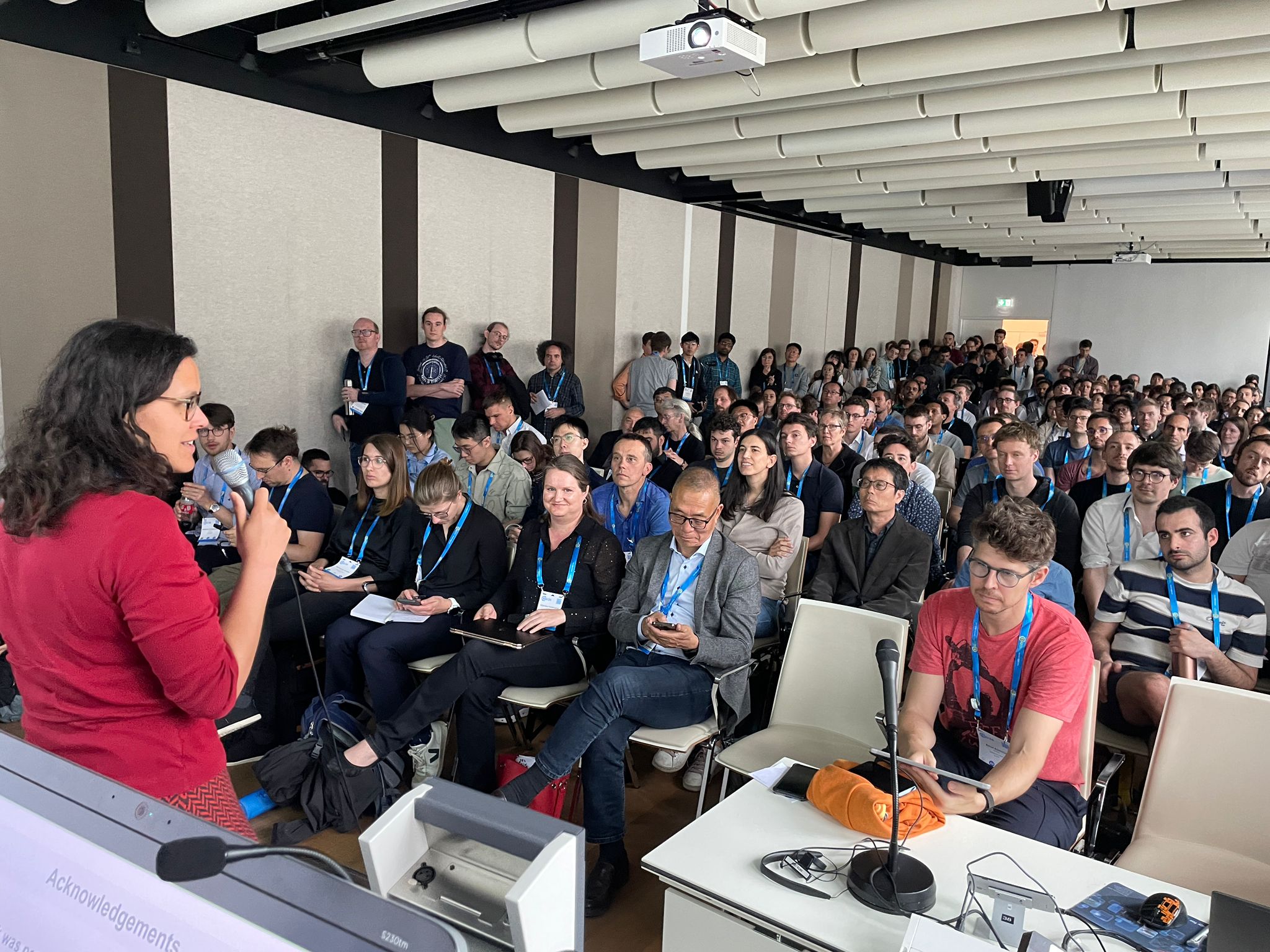 Joint presentation by researchers from CIRA and NOAA-GSL at EGU General Assembly on Apr 15, 2024. Session chair introducing the presentation to a packed room.